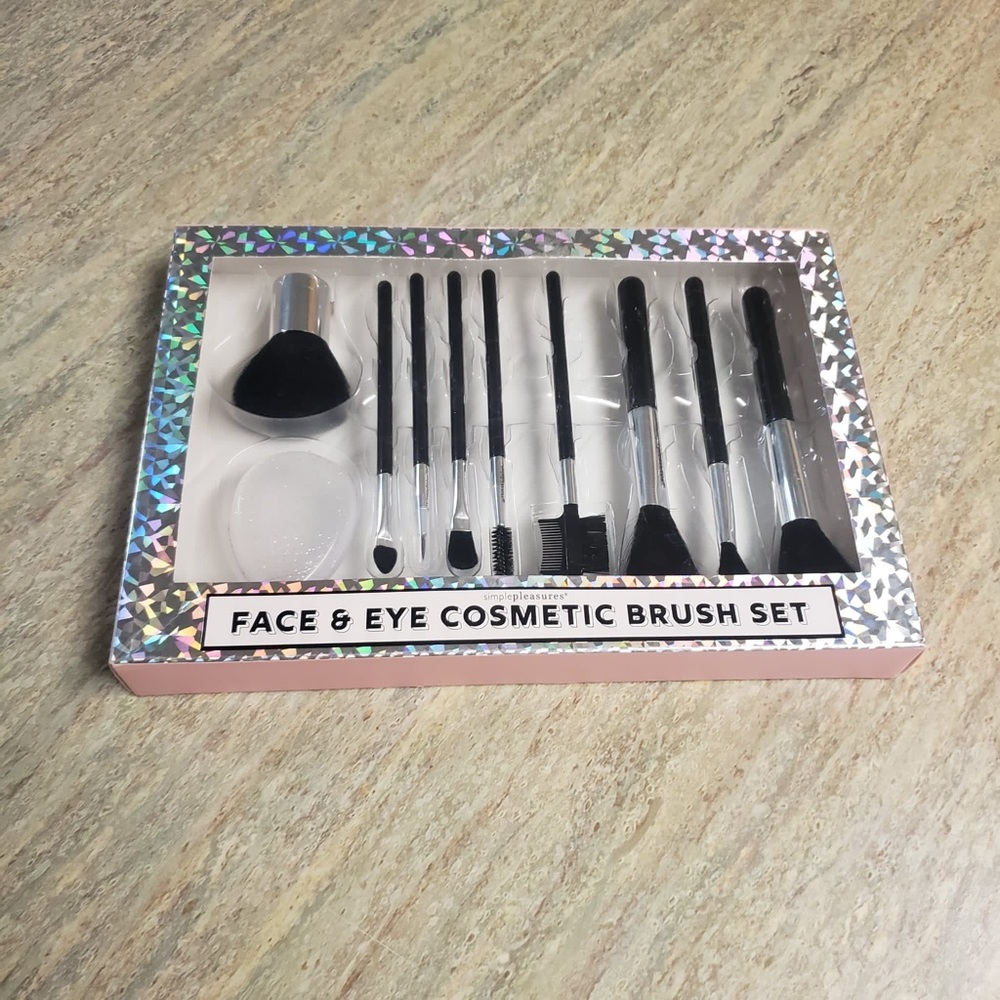 Face and eye cosmetic brush set